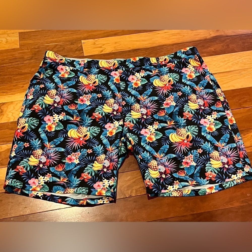 HRESKI Shirts Men’s Sz 46 EUC Summer Perfect Gold Swim Active Colorful Tropical